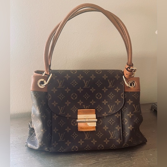 Louis Vuitton Monogram Olympe - Picture 2 of 15